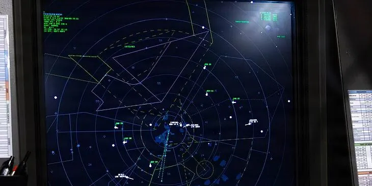 Air traffic radar monitor showing aircraft tracks and airspace boundaries